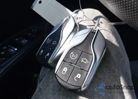 2017 Maserati Quattroporte S Granlusso z USA, uszkodzony, nr VIN ZAM56RPL8H1226474